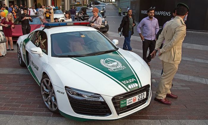 Dubai-police-cars-Audi-R8